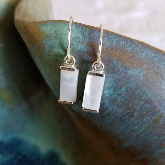 Silver and Mother of Pearl Necklace and Dangle Earring Fashion Jewelry Set JJ327 - Picture 3 of 5